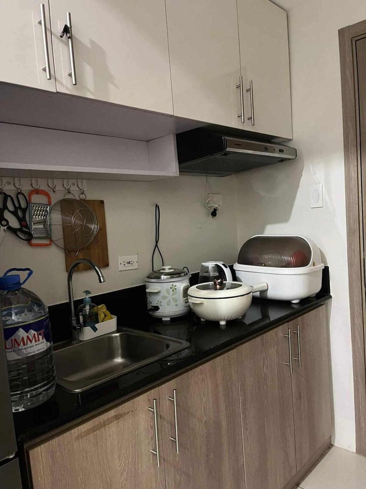 Entire Unit With Wifi And Netflix, Behind Sm Sucat Apartment Manila Bagian luar foto