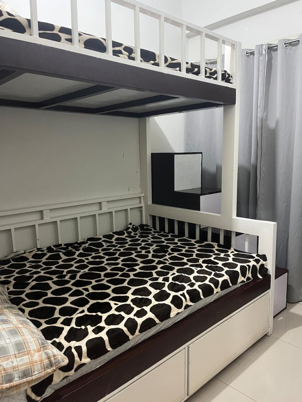 Entire Unit With Wifi And Netflix, Behind Sm Sucat Apartment Manila Bagian luar foto