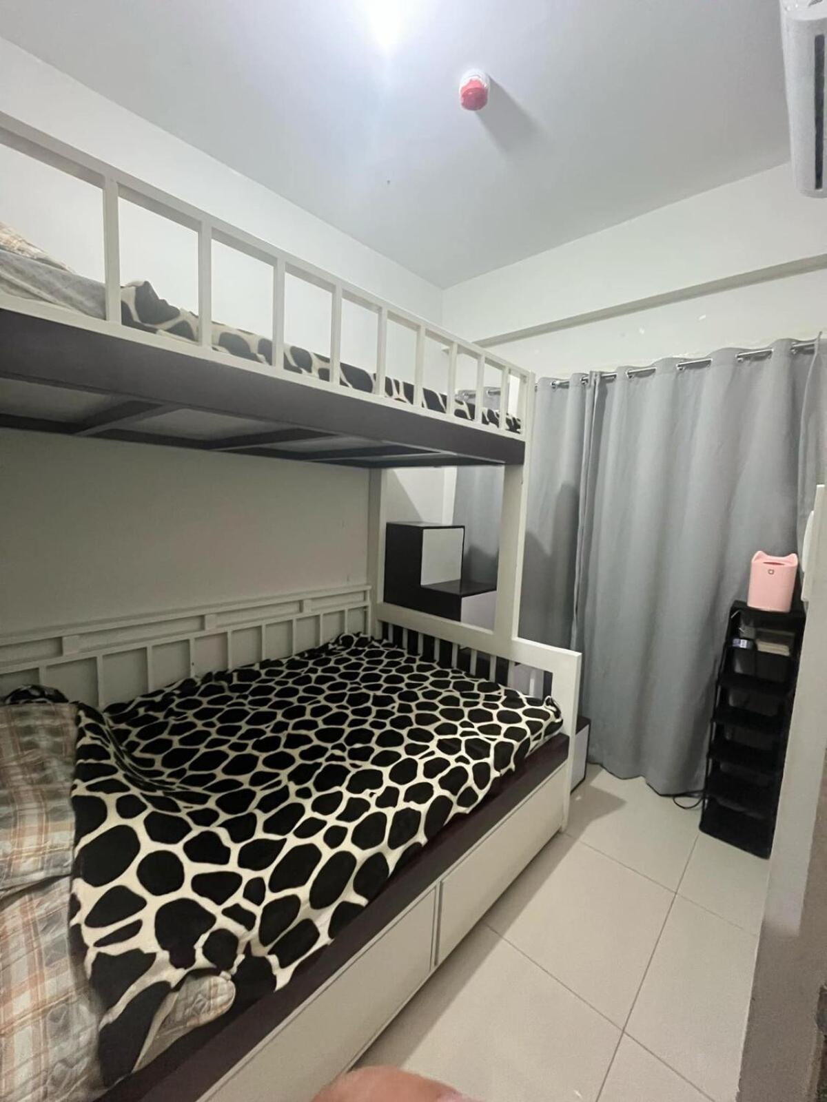 Entire Unit With Wifi And Netflix, Behind Sm Sucat Apartment Manila Bagian luar foto